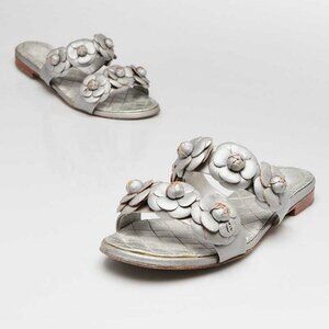 Chanel Silver Lambskin Leather Camellia Flower Open Toe Flat Sandals Size 8.5/39